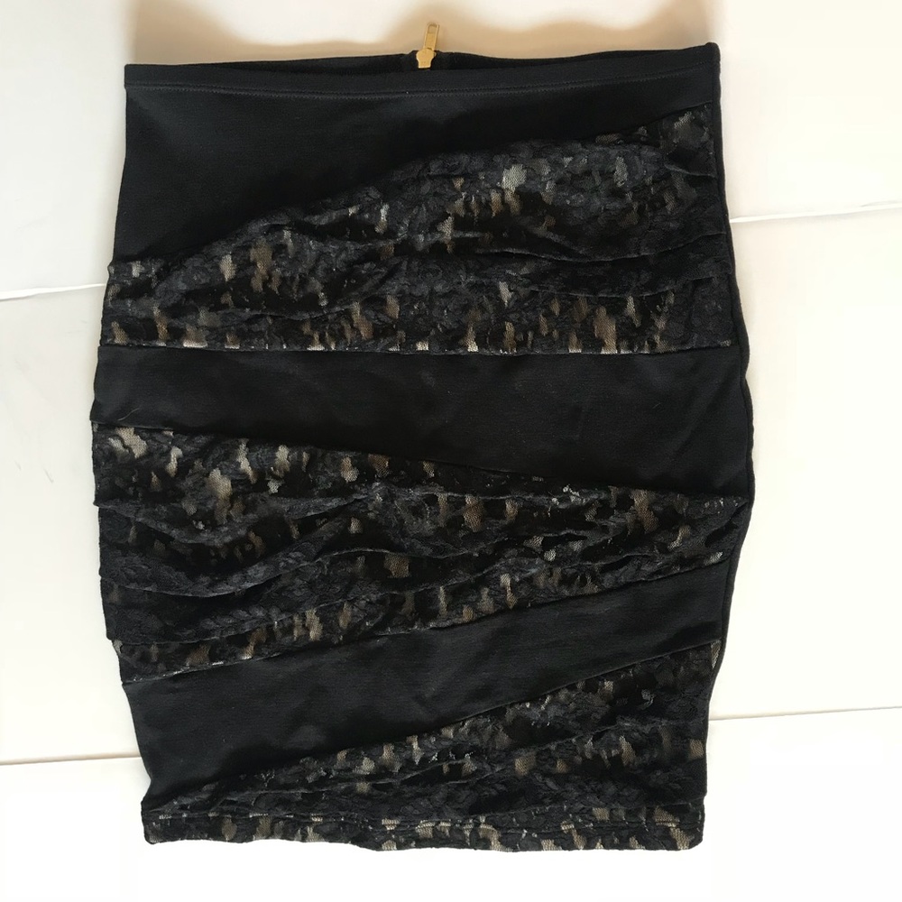 Victoria’s Secret Micro Mini Skirt BODY Lace Stretch Size 6